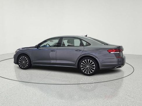 Used 2022 Volkswagen Passat 2.0T FWD image 5