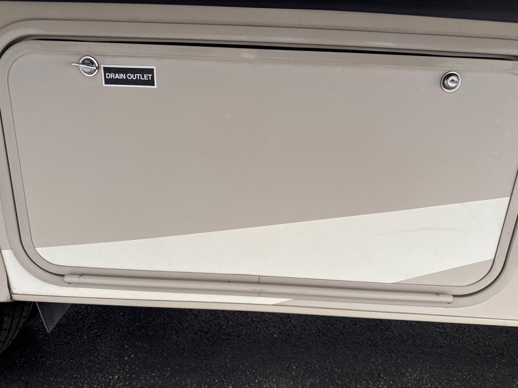Used 2016 Ford E-450 and Econoline 450 Super Duty w/ Motorhome Prep Package RWD image 40