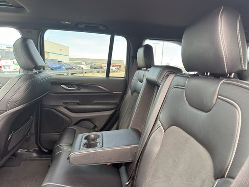 Used 2025 Jeep Grand Cherokee Altitude AWD/4WD image 34