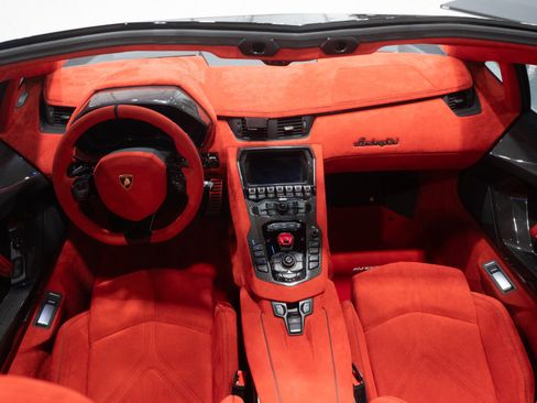 Used 2020 Lamborghini Aventador SVJ AWD/4WD image 7