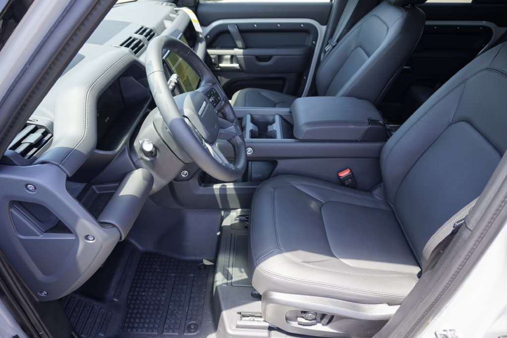 New 2026 Land Rover Defender 110 X-Dynamic SE AWD/4WD image 19