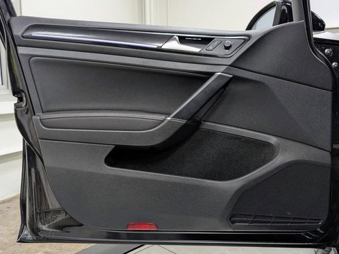 Used 2019 Volkswagen Golf 4-Door image 14