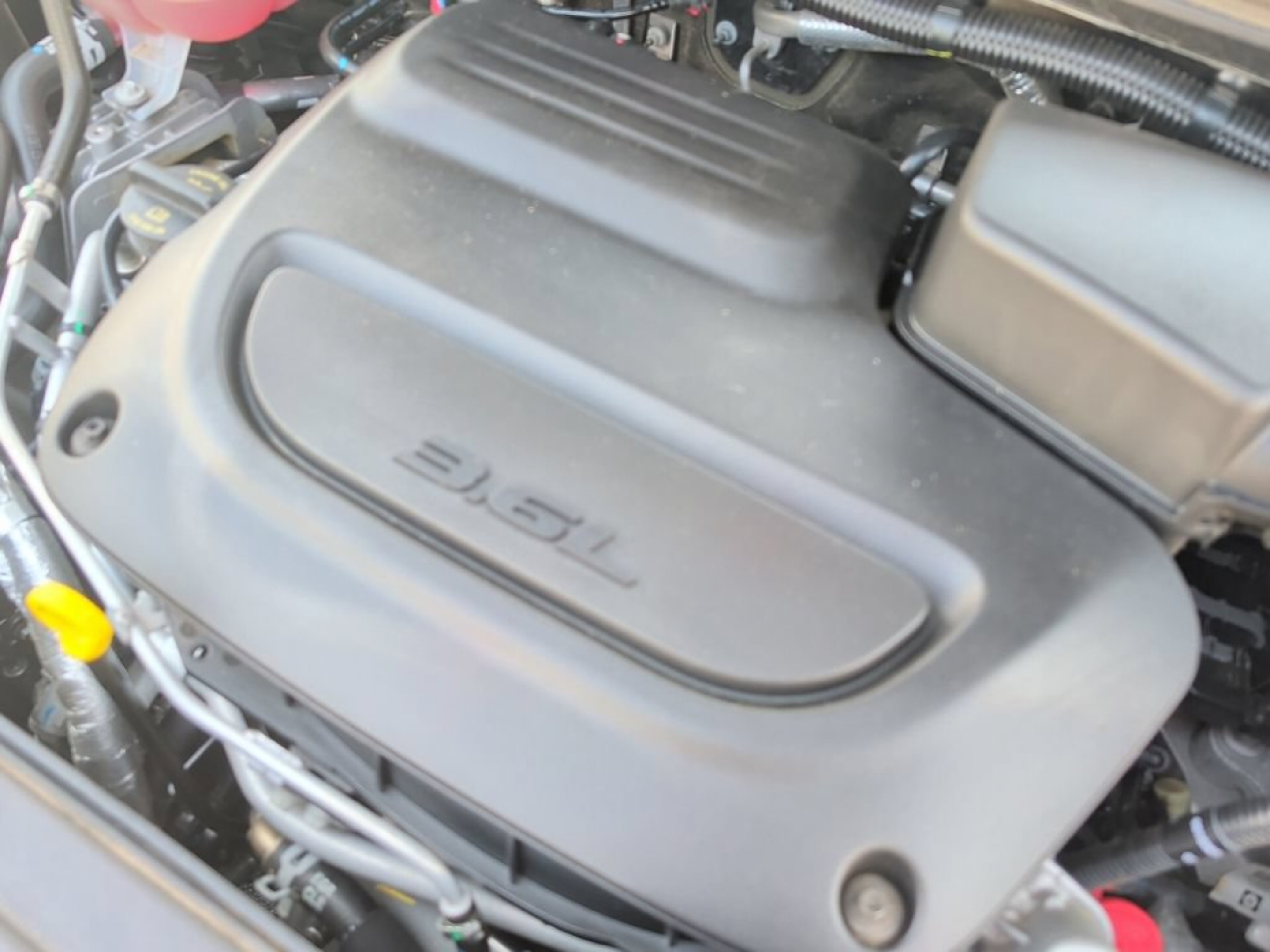 Used 2025 Chrysler Pacifica Limited FWD image 14