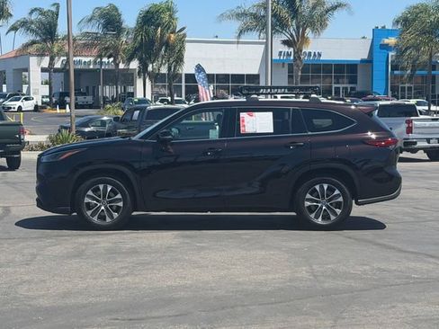 Used 2022 Toyota Highlander XLE FWD image 9