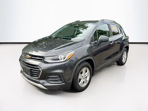 Used 2018 Chevrolet Trax LT w/ LT Convenience Package FWD image 3