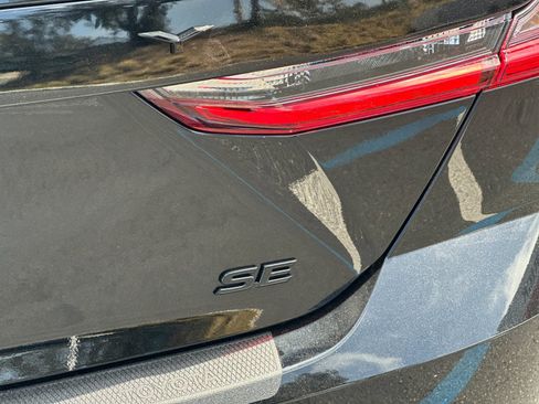 New 2026 Toyota Camry Hybrid FWD image 23