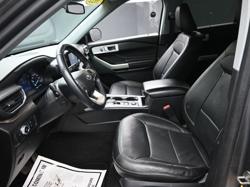 Used 2022 Ford Explorer Limited w/ Equipment Group 301A AWD/4WD image 14
