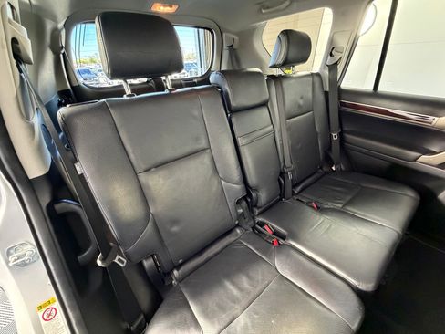 Used 2017 Lexus GX 460 Premium w/ Premium Package image 34