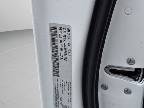 Used 2023 Jeep Wagoneer 4WD w/ Convenience Group I image 28