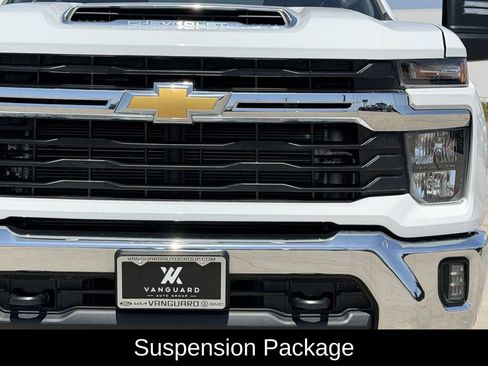Used 2025 Chevrolet Silverado 2500 LT w/ Convenience Package AWD/4WD image 4