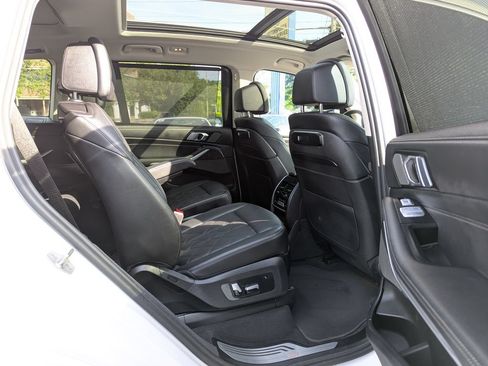 Used 2023 BMW X7 xDrive40i w/ Premium Package AWD/4WD image 38