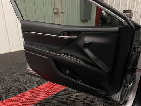 Used 2022 Toyota Camry SE image 26