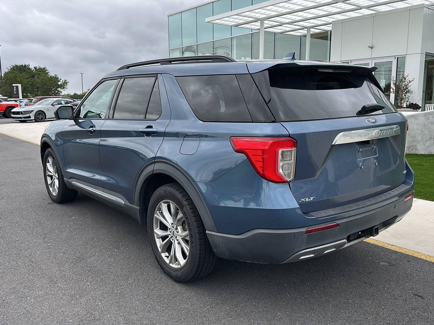 Used 2020 Ford Explorer XLT w/ Equipment Group 202A AWD/4WD image 7