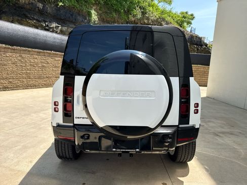 Certified 2024 Land Rover Defender 90 X-Dynamic SE image 4