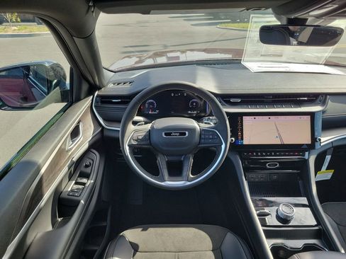 New 2026 Jeep Grand Cherokee Altitude AWD/4WD image 24