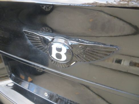 Used 2018 Bentley Bentayga image 9