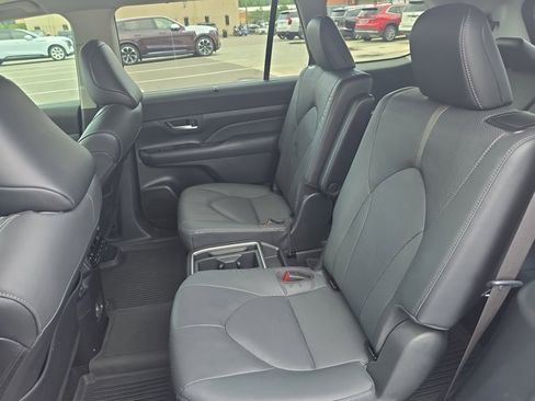 Used 2024 Toyota Grand Highlander Platinum image 15