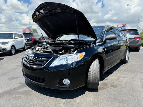 Used 2011 Toyota Camry XLE FWD image 8