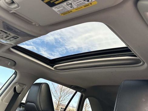 Used 2019 Toyota RAV4 Limited image 23