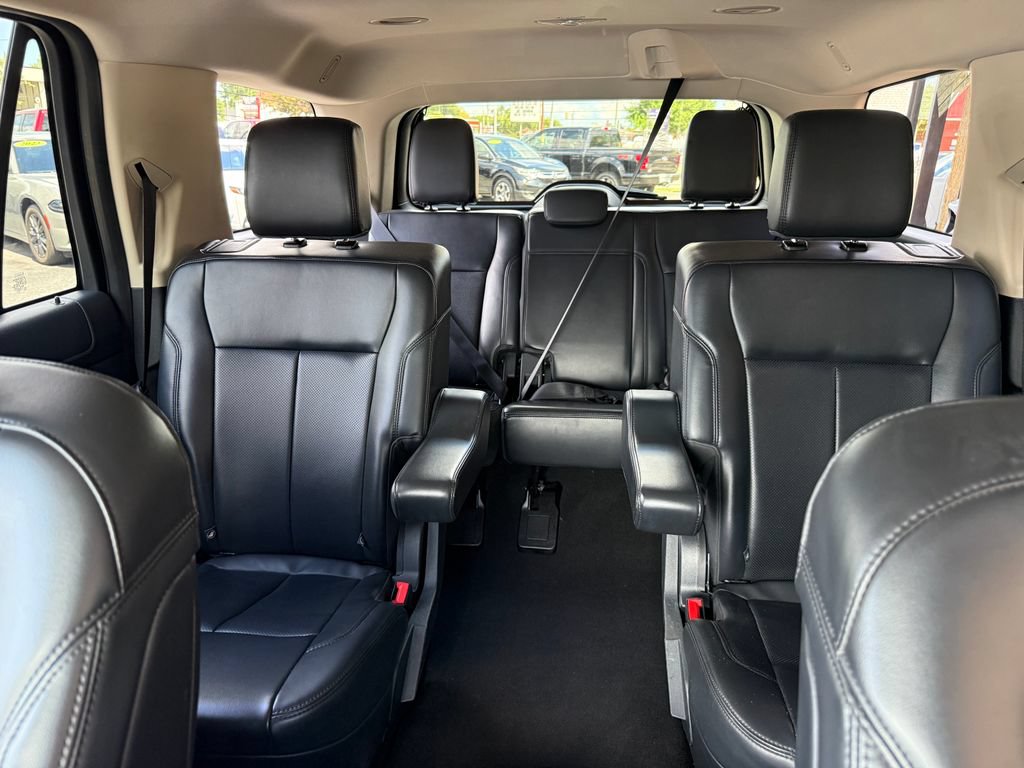 Used 2024 Ford Expedition XLT RWD image 6