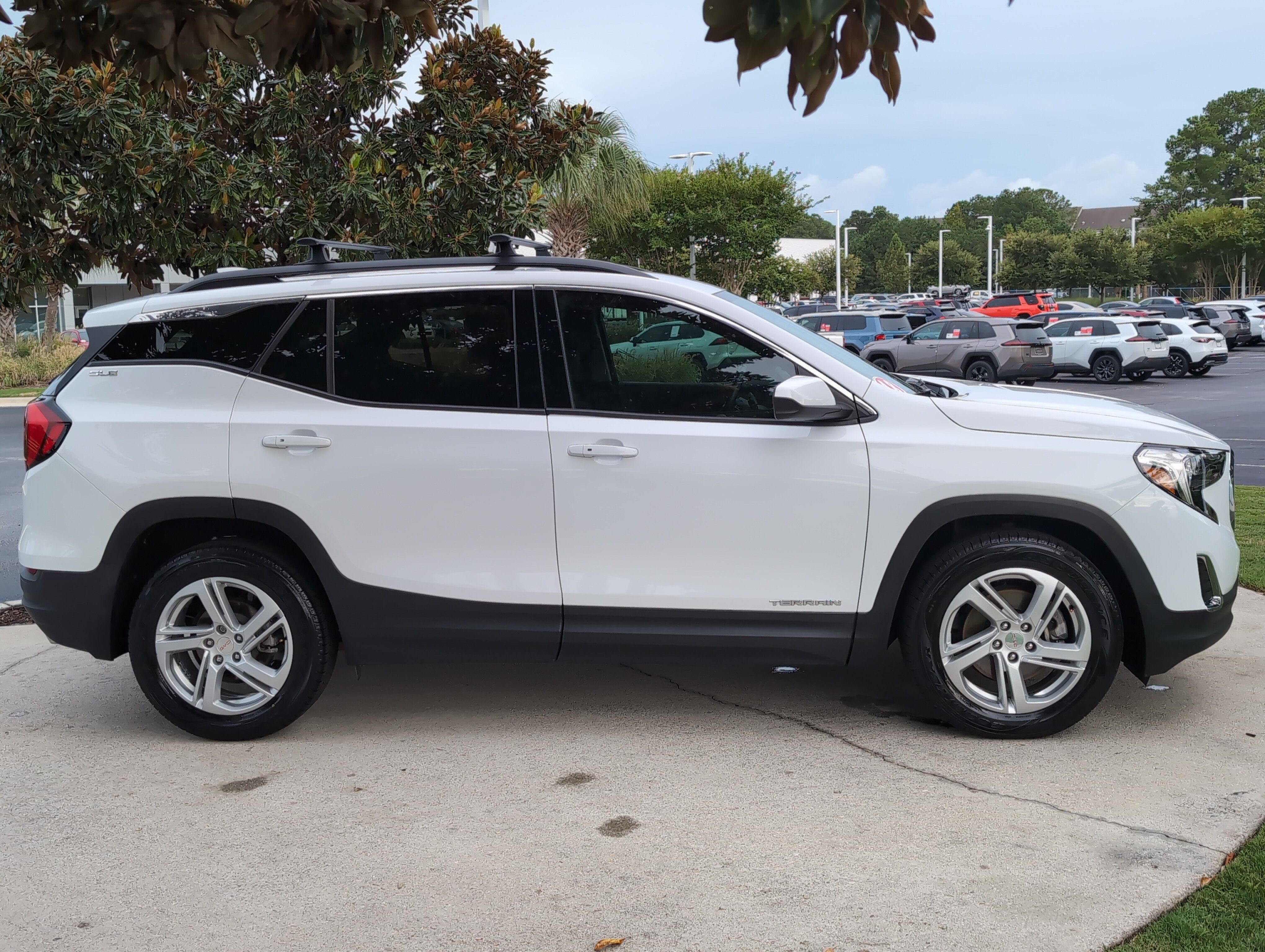 Used 2018 GMC Terrain SLE w/ Driver Convenience Package FWD image 11