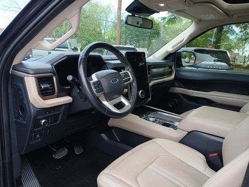 Used 2022 Ford Expedition Limited image 21