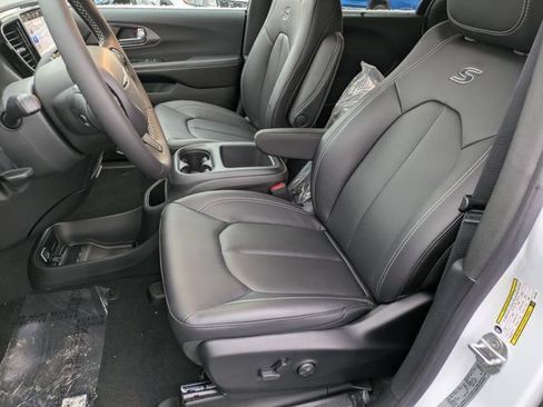 New 2026 Chrysler Pacifica Select w/ S Appearance Package FWD image 14