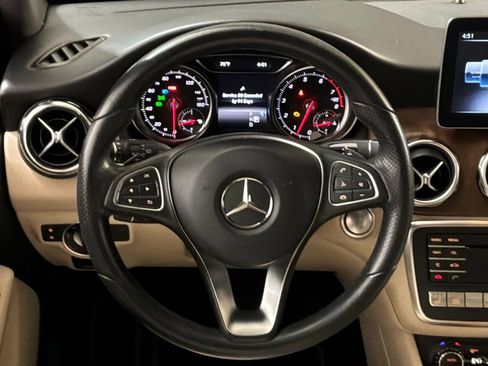 Used 2018 Mercedes-Benz GLA 250 4MATIC image 13
