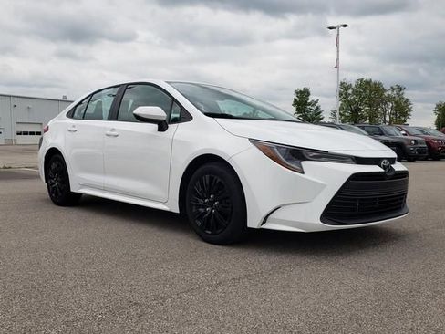 Used 2026 Toyota Corolla LE FWD image 3
