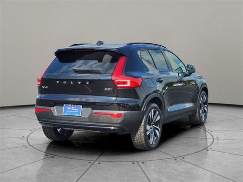 Used 2023 Volvo XC40 B5 Ultimate w/ Protection Package Premier image 12