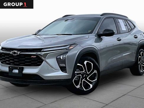 Used 2025 Chevrolet Trax RS w/ Driver Confidence Package FWD image 1