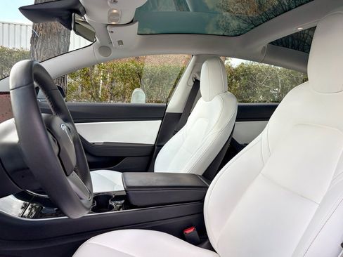 Used 2020 Tesla Model 3 Performance image 16