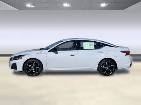 New 2025 Nissan Altima 2.5 SR image 2