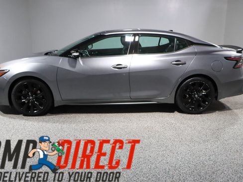 Used 2023 Nissan Maxima SR w/ Sport Mat Group FWD image 10