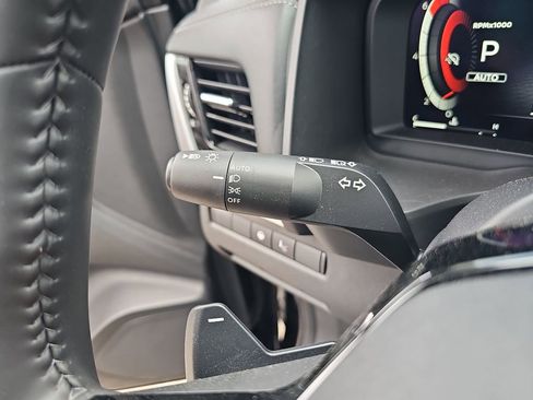 Used 2025 Nissan Rogue SL w/ SL Premium Package image 30