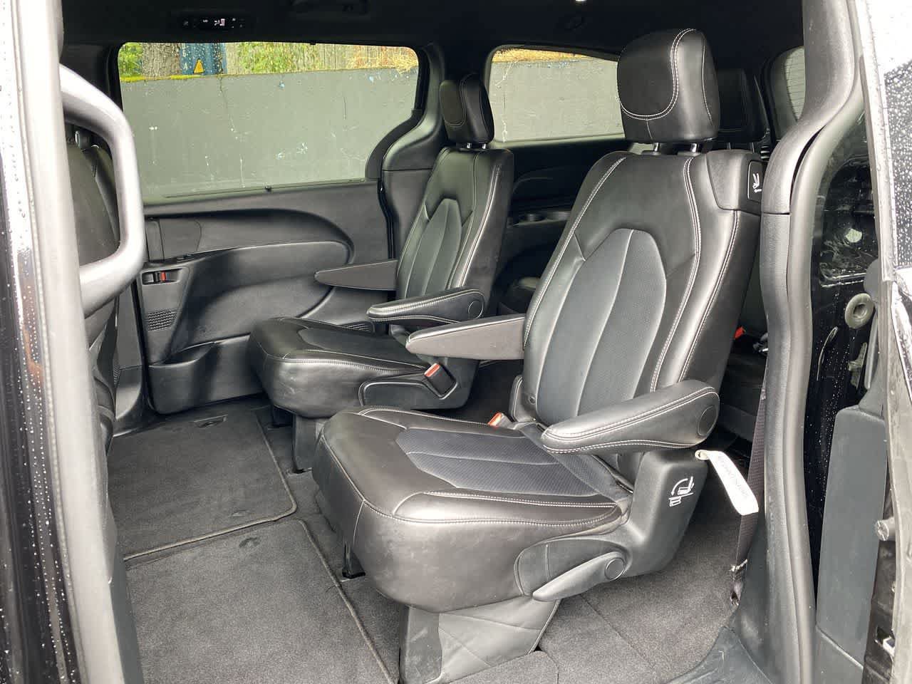 Used 2025 Chrysler Pacifica Select FWD image 15