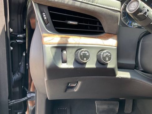Used 2019 Cadillac Escalade Premium Luxury AWD/4WD image 10