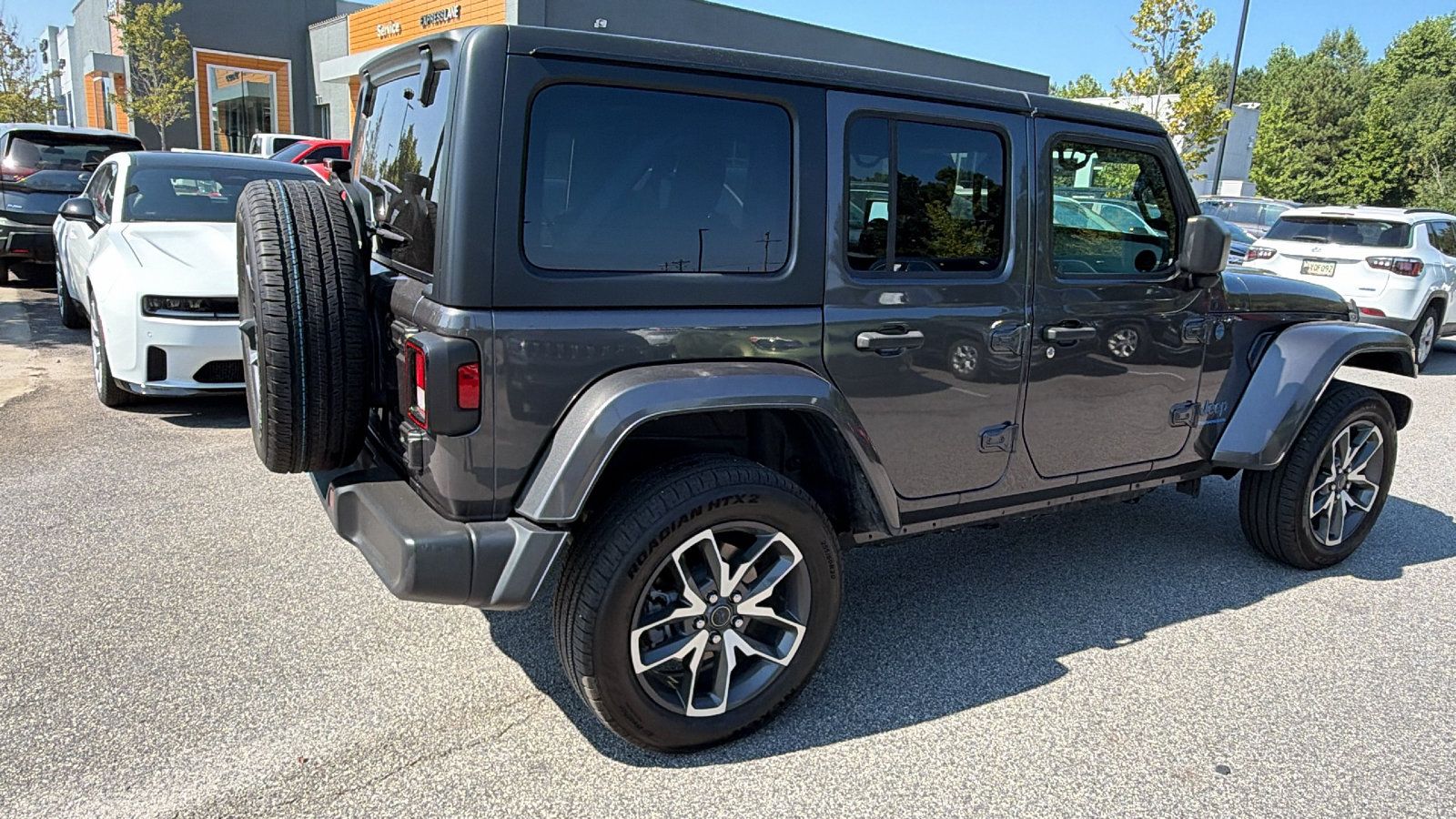 Used 2024 Jeep Wrangler Unlimited AWD/4WD image 8