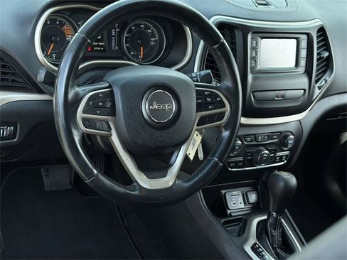 Used 2017 Jeep Cherokee Latitude image 18