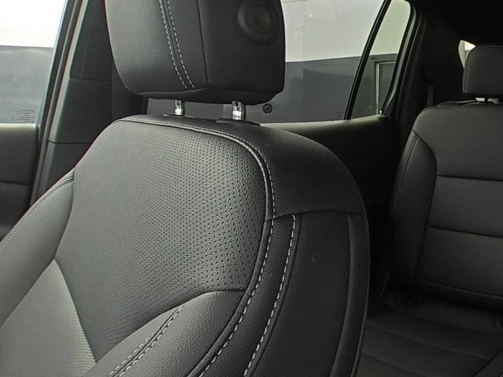 Used 2026 Chevrolet Traverse LT AWD/4WD image 9