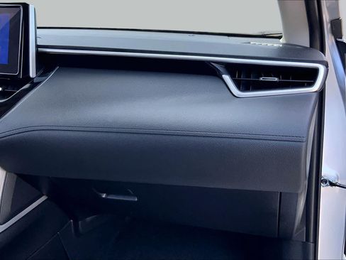 Certified 2025 Toyota Corolla Cross XLE FWD image 18