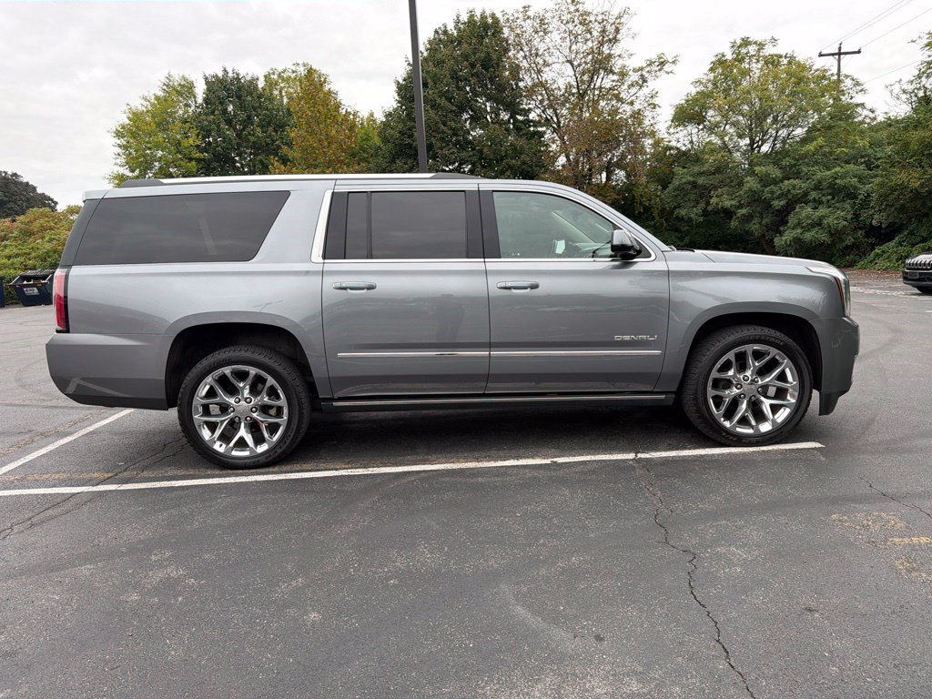 Used 2020 GMC Yukon XL Denali w/ Denali Premium Package AWD/4WD image 7