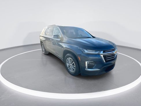 Used 2023 Chevrolet Traverse LT image 2