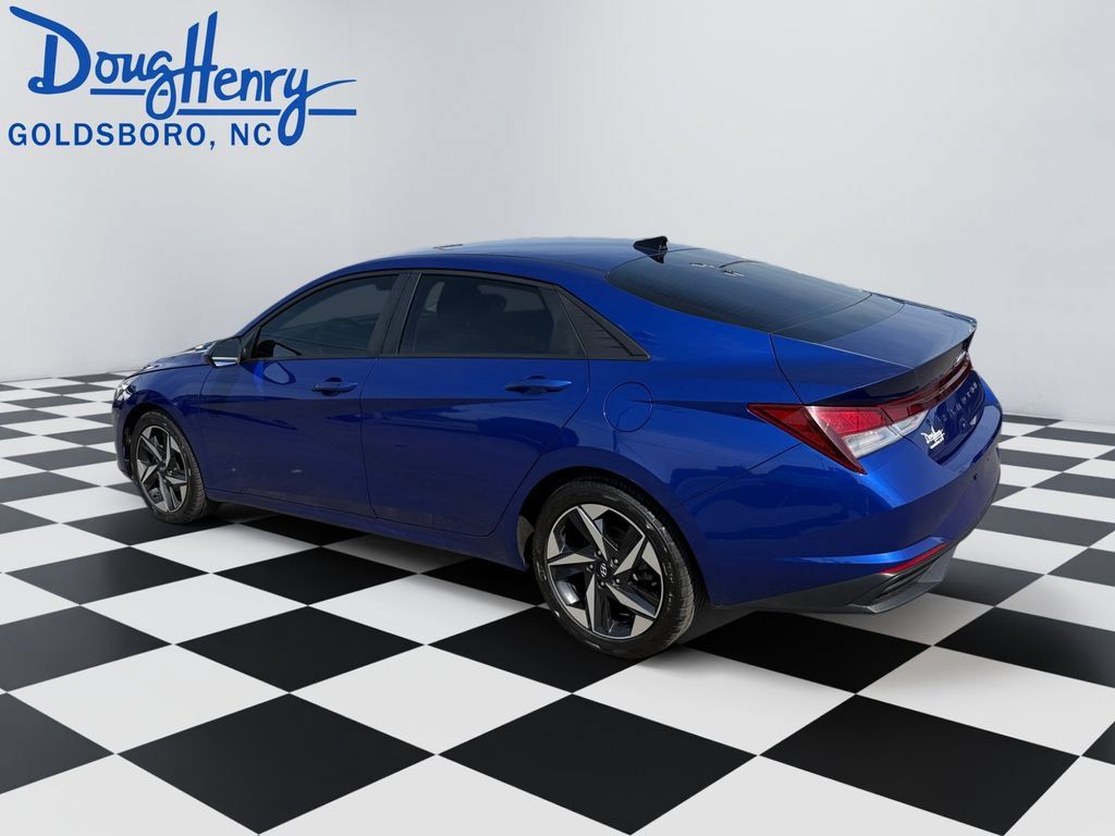 Used 2023 Hyundai Elantra SEL w/ Convenience Package FWD image 3