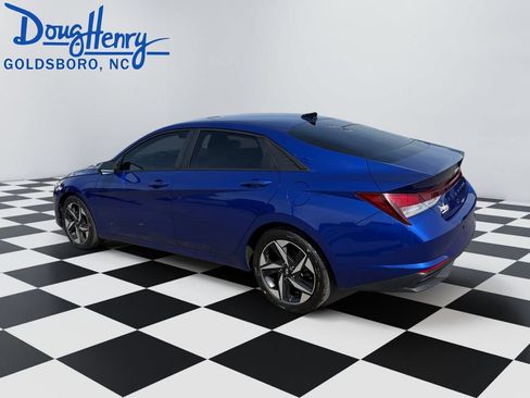 Used 2023 Hyundai Elantra SEL w/ Convenience Package FWD image 3
