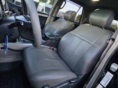 Used 2004 Toyota 4Runner SR5 AWD/4WD image 28