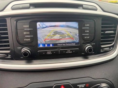 Used 2016 Kia Sorento AWD image 13
