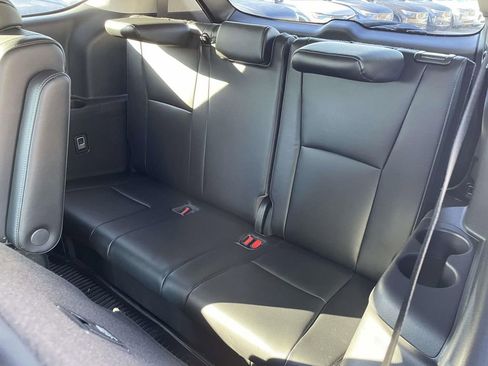 Used 2023 Toyota Highlander Limited image 3