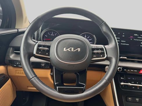 Used 2024 Kia Carnival EX FWD image 13