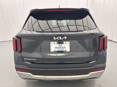 Used 2024 Kia Sorento S w/ Panoramic Sunroof Package FWD image 8